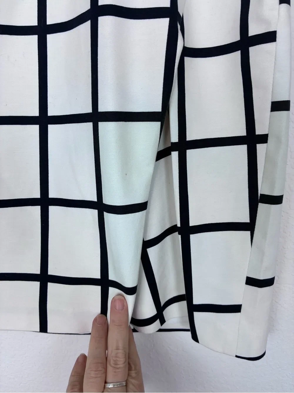 WHBM Unique Pleat White & Black Windowpane Skirt w/front side pleat steps up